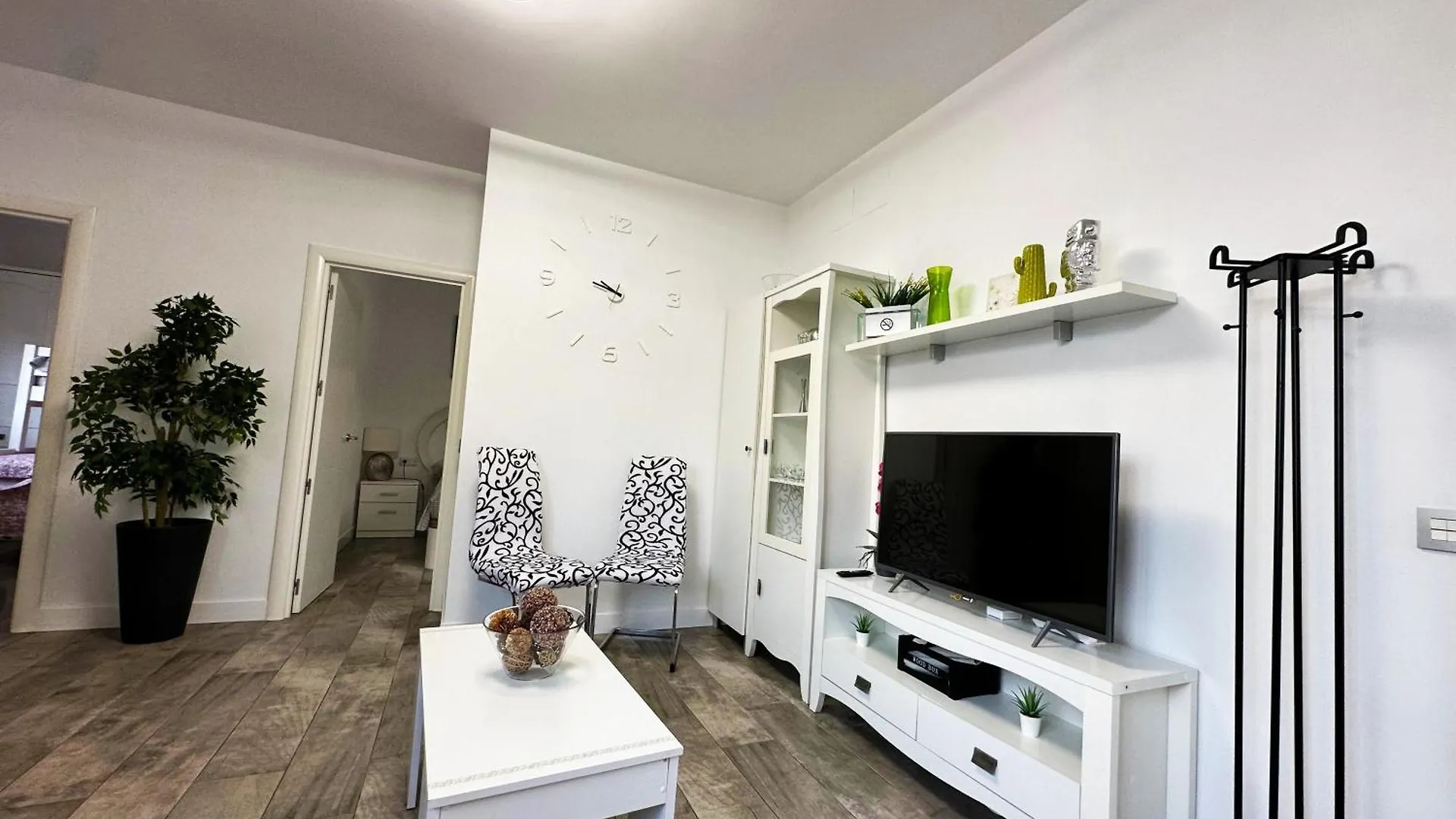Apartment A8 - Apartamento En La Carihuela, 2 Dormitorios, Wifi, A 100 Metros De La Playa Torremolinos Spain