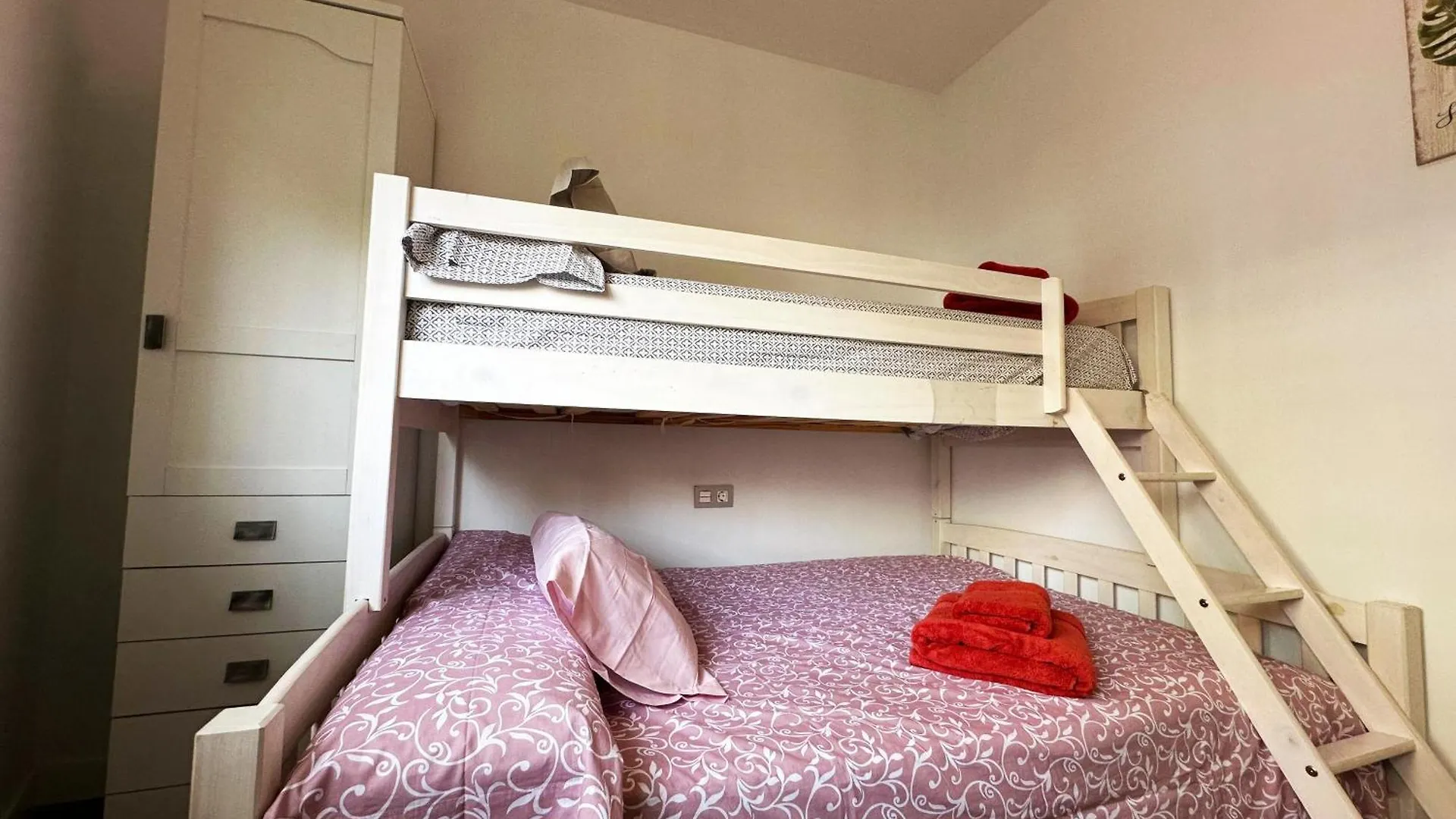 A8 - Apartamento En La Carihuela, 2 Dormitorios, Wifi, A 100 Metros De La Playa Torremolinos
