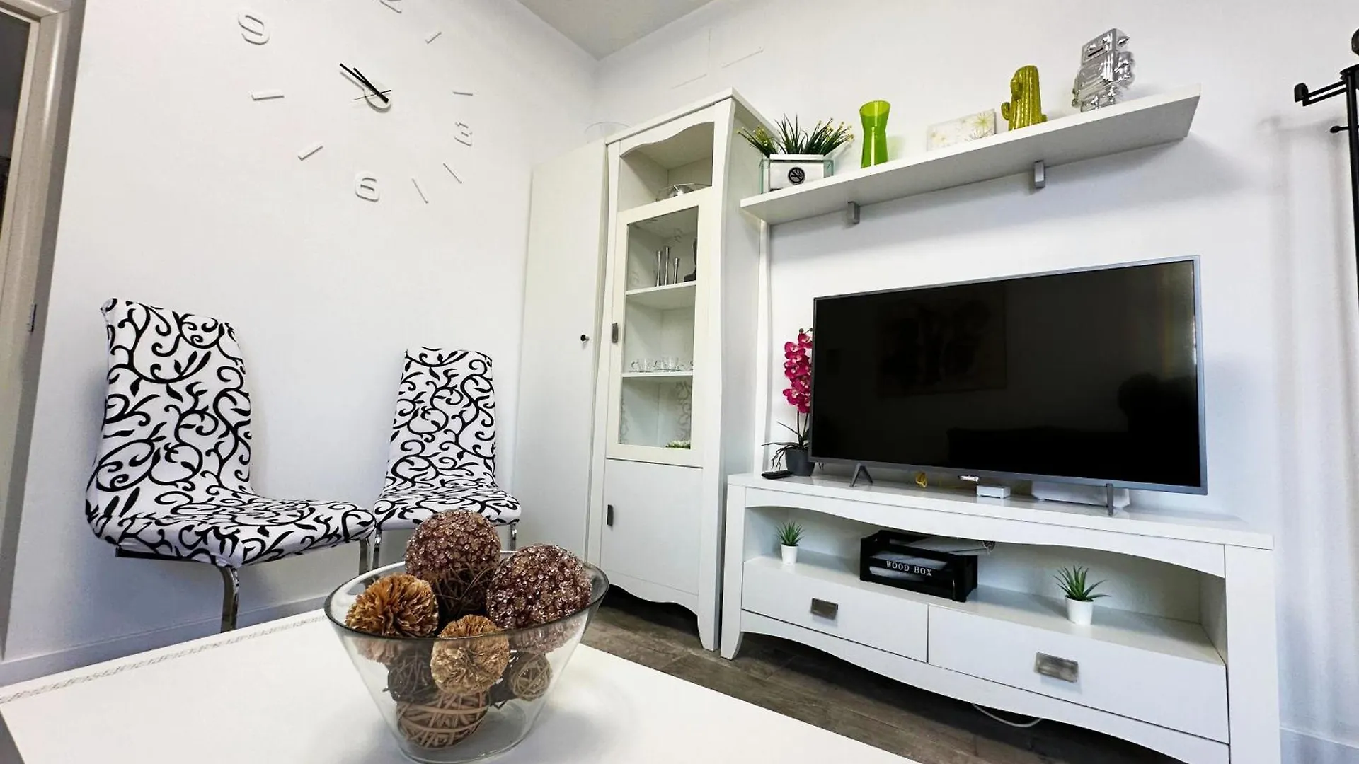 A8 - Apartamento En La Carihuela, 2 Dormitorios, Wifi, A 100 Metros De La Playa Torremolinos Spain