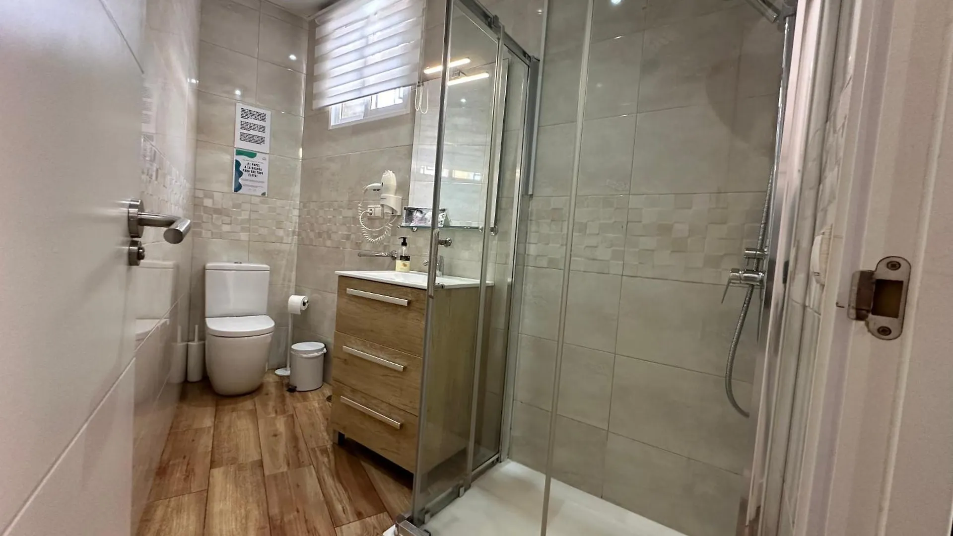Apartment A8 - Apartamento En La Carihuela, 2 Dormitorios, Wifi, A 100 Metros De La Playa Torremolinos Spain