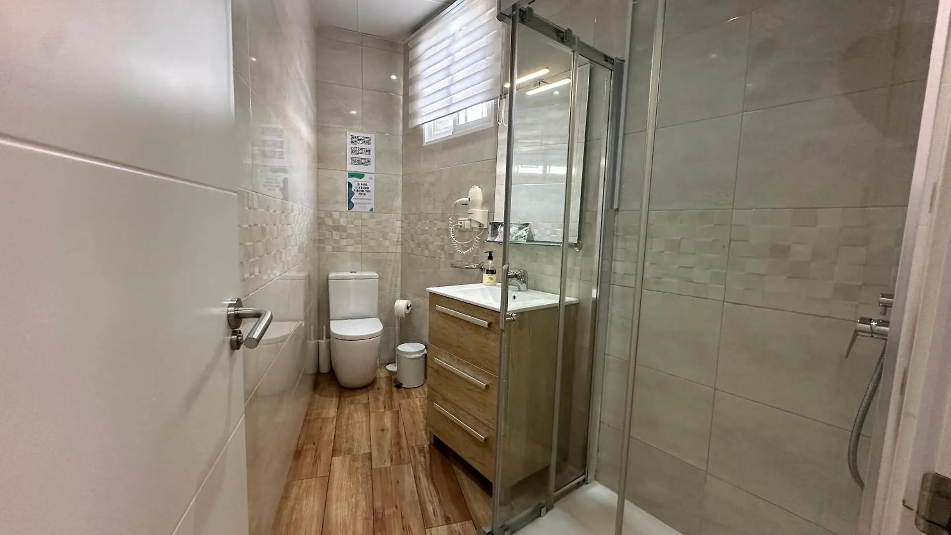 A8 - Apartamento En La Carihuela, 2 Dormitorios, Wifi, A 100 Metros De La Playa Torremolinos Apartment