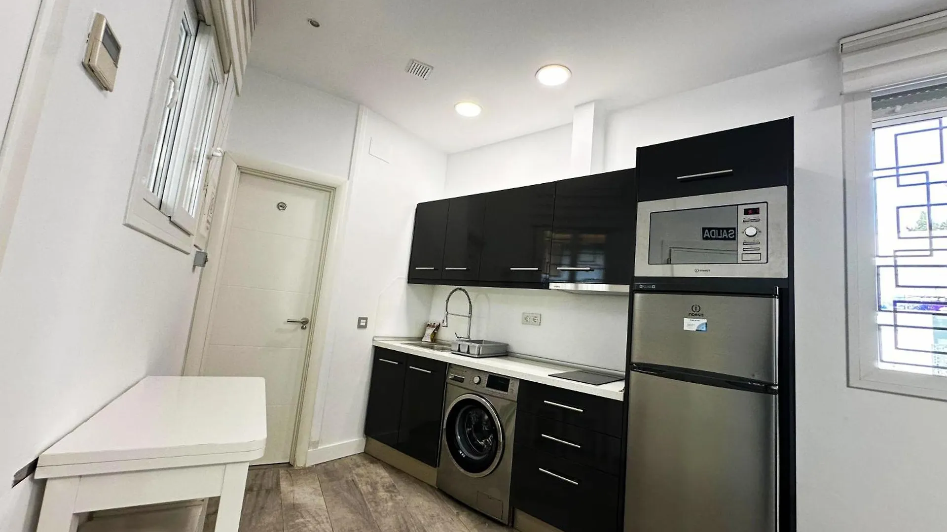 A8 - Apartamento En La Carihuela, 2 Dormitorios, Wifi, A 100 Metros De La Playa Torremolinos Apartment